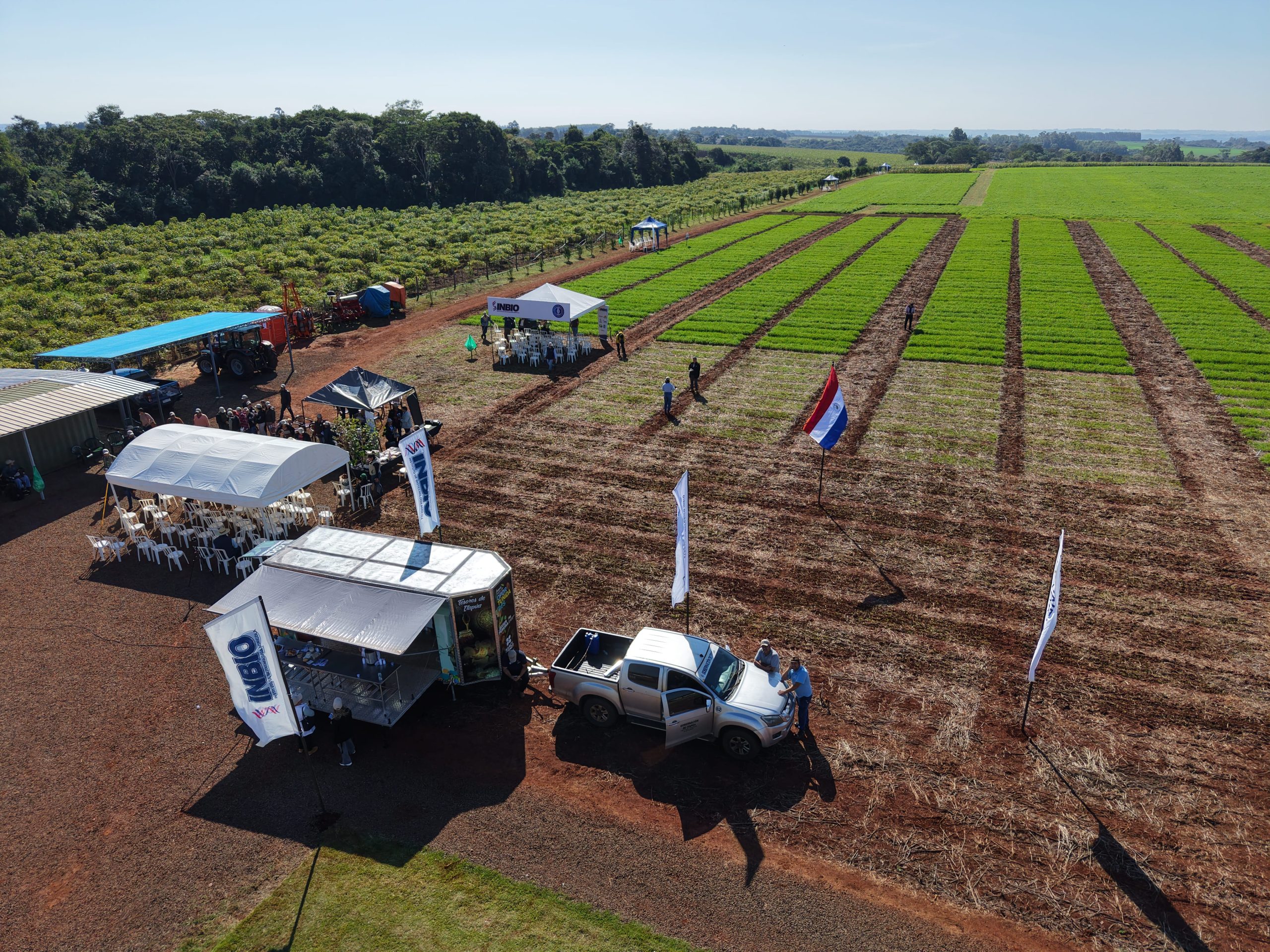 INBIO reunió a más de 350 productores de la agricultura familiar y otros productores interesados, profesionales y estudiantes en una Jornada de Campo sobre técnicas de manejo sostenible, el aprovechamiento de los productos de la finca en la mesa familiar y en la producción pecuaria